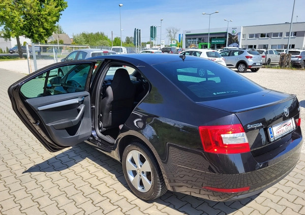 Skoda Octavia cena 49500 przebieg: 68000, rok produkcji 2019 z Człuchów małe 529